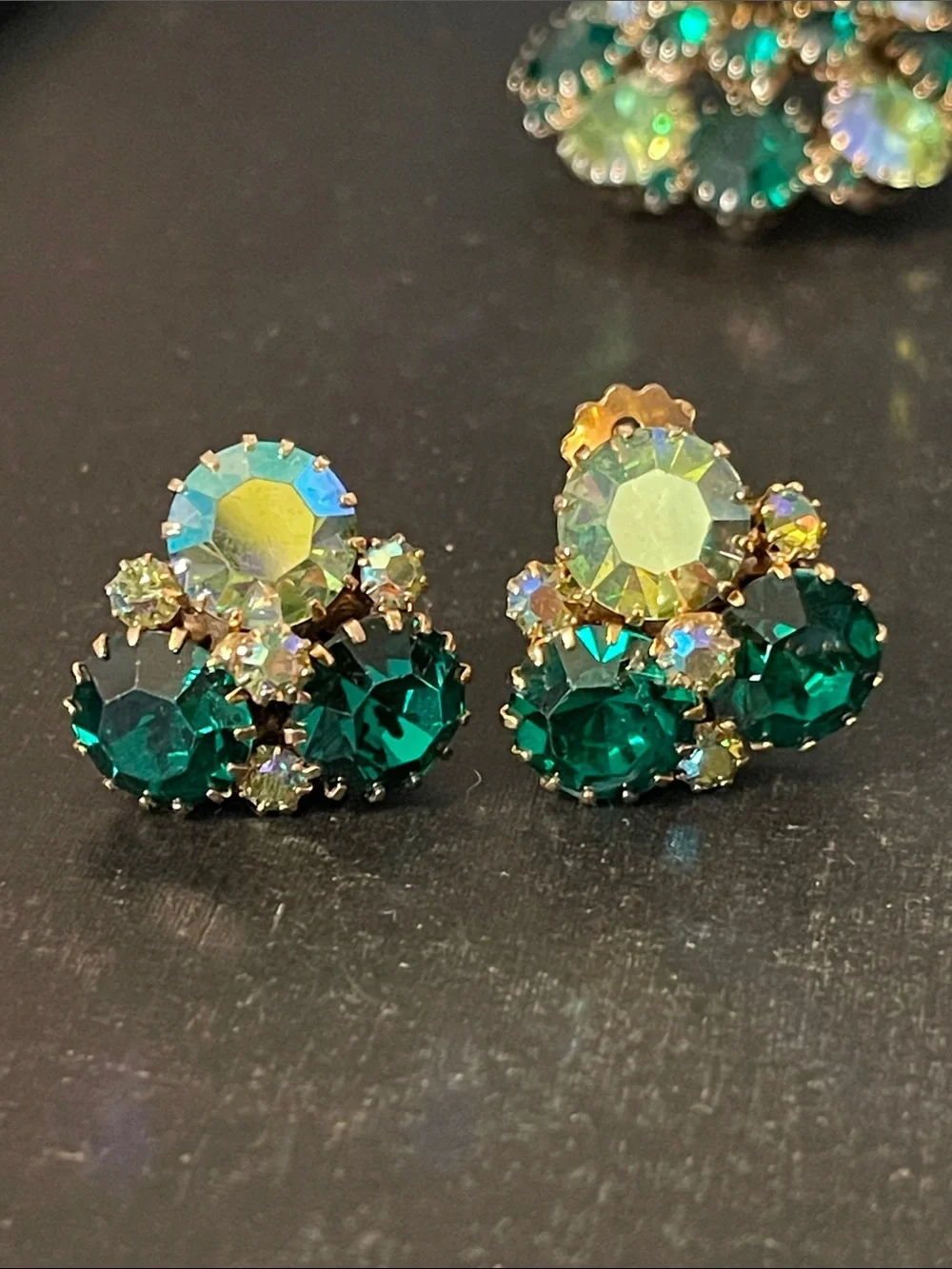 Weiss Emerald Green & Aurora Borealis Set (Earrings, Brooch, & Bracelet) - Picture 5 of 10